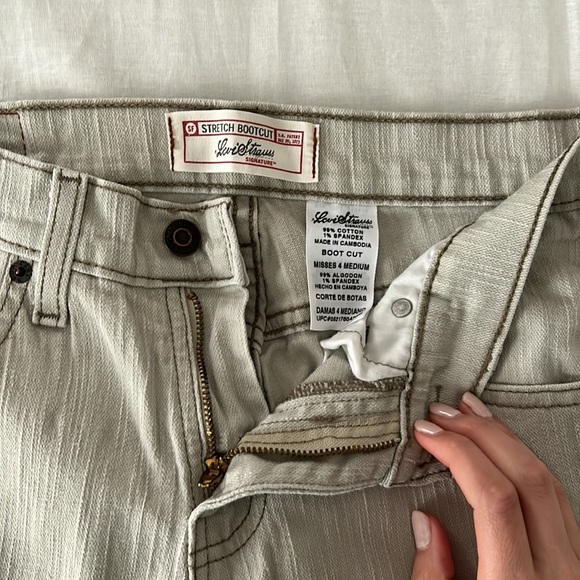 Vintage Levi’s boot cut jeans - Picture 4 of 6